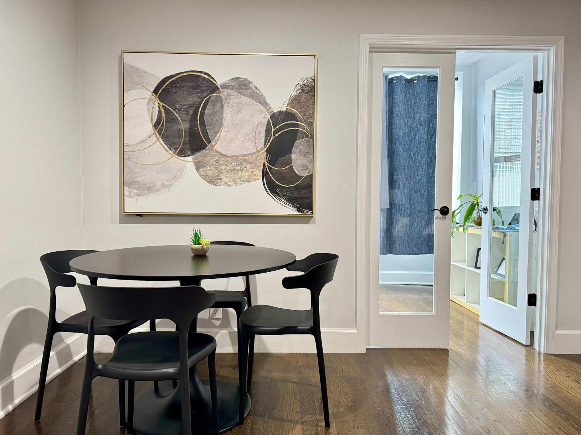 View Newly Renovated 3 Beds With Free Parking Lm1809 *